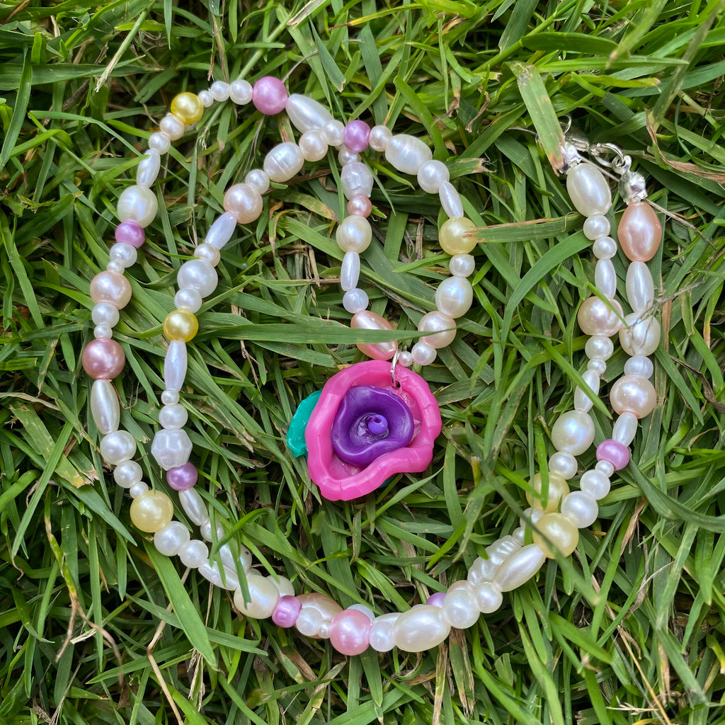 Bead necklace with flower charm